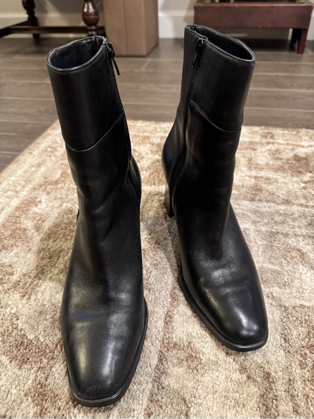 Etienne Aigner Black Leather Size 8 1/2 M Zip Ankle Boots